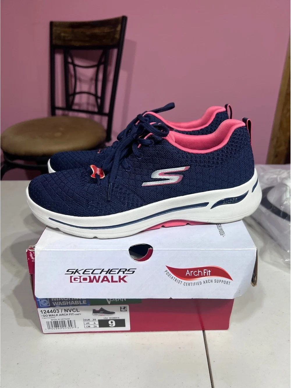 Skechers GOwalk Arch Fit Women's Walking Shoes Size 9 Navy Coral
